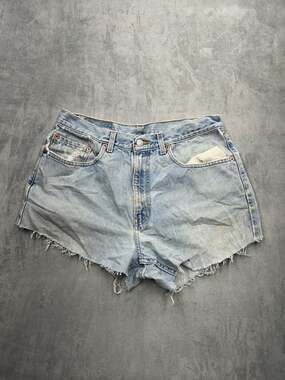 Levi's 550 Vintage Distressed Cutoff Denim Shorts Light Wash Size 33
